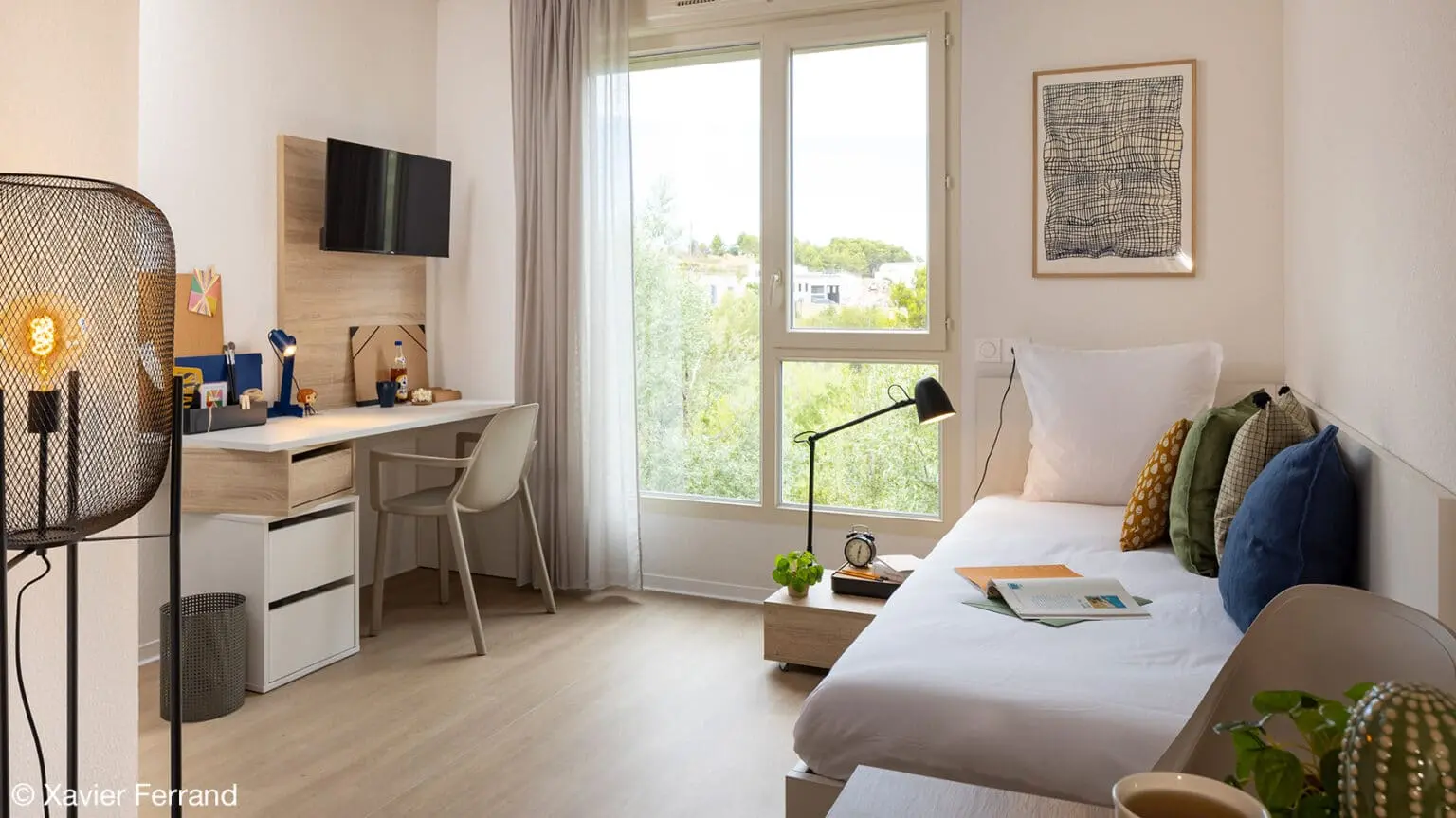 Studio Logifac Maryse Bastié à Montpellier — salon, bureau et lumière naturelle